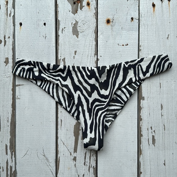 Boys + Arrows Dana Bikini Set in Z-Brah Print - Picture 11 of 13